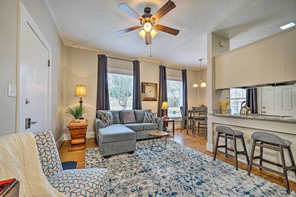 Texarkana Vacation Rental | 2BR | 1BA | 1,000 Sq Ft | Steps Required