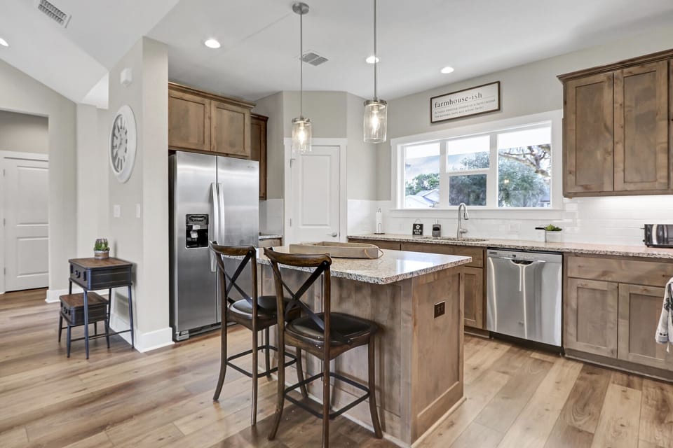 Full kitchen with bar seating