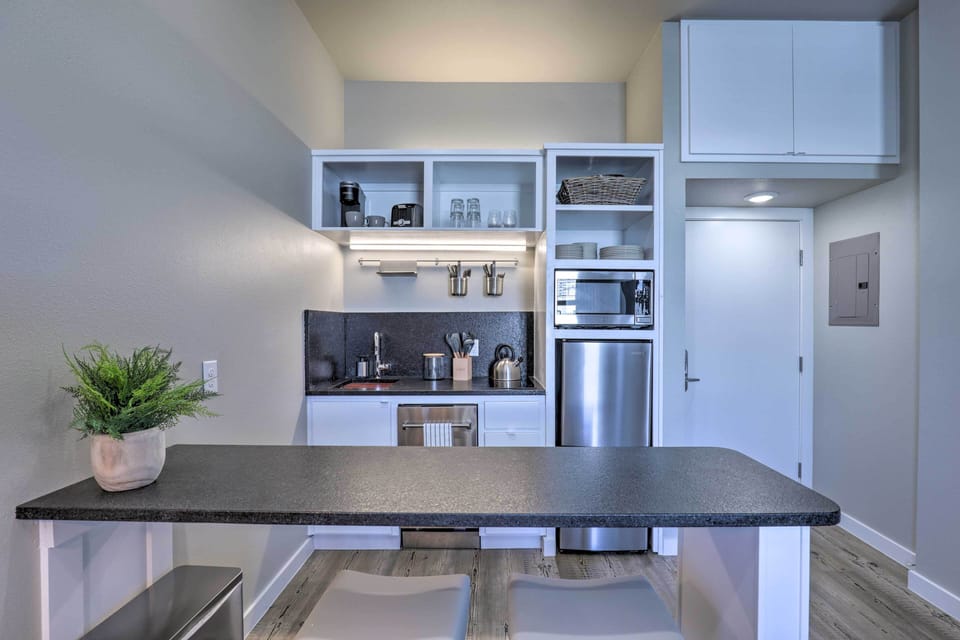 Kitchenette | Keurig Coffee Maker