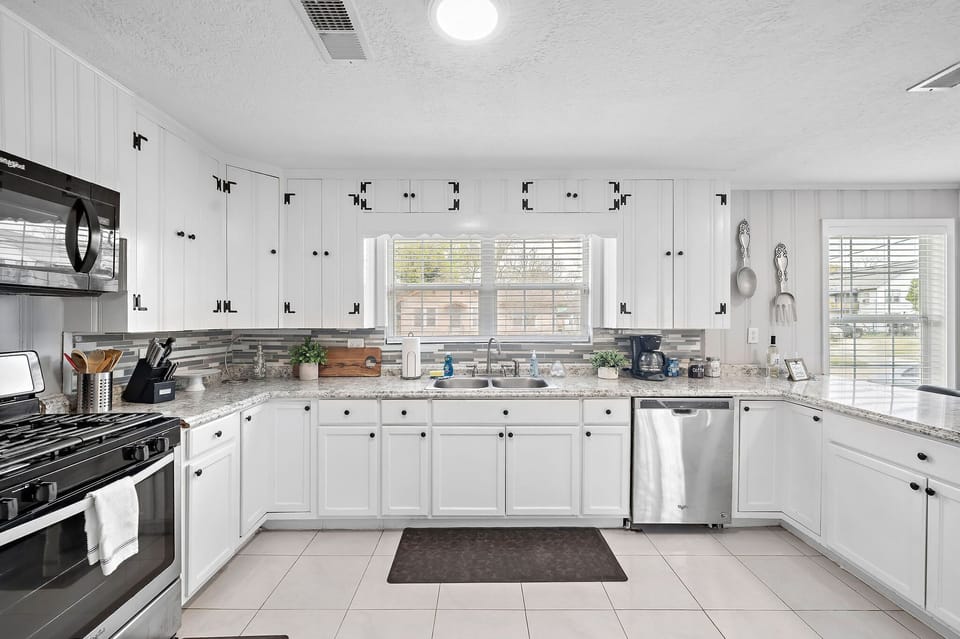 fully equipped kitchen