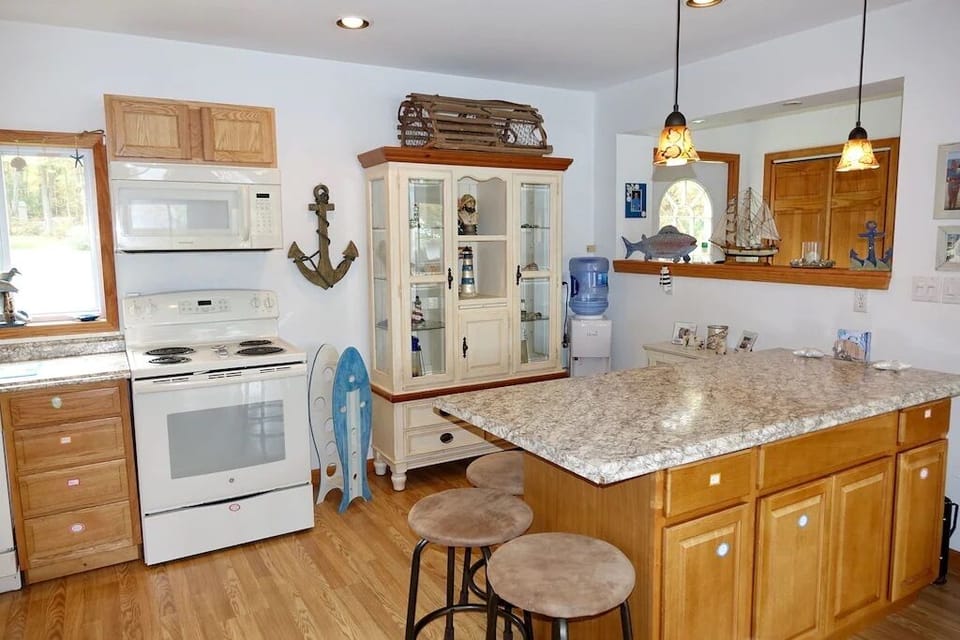 Breakfast bar area