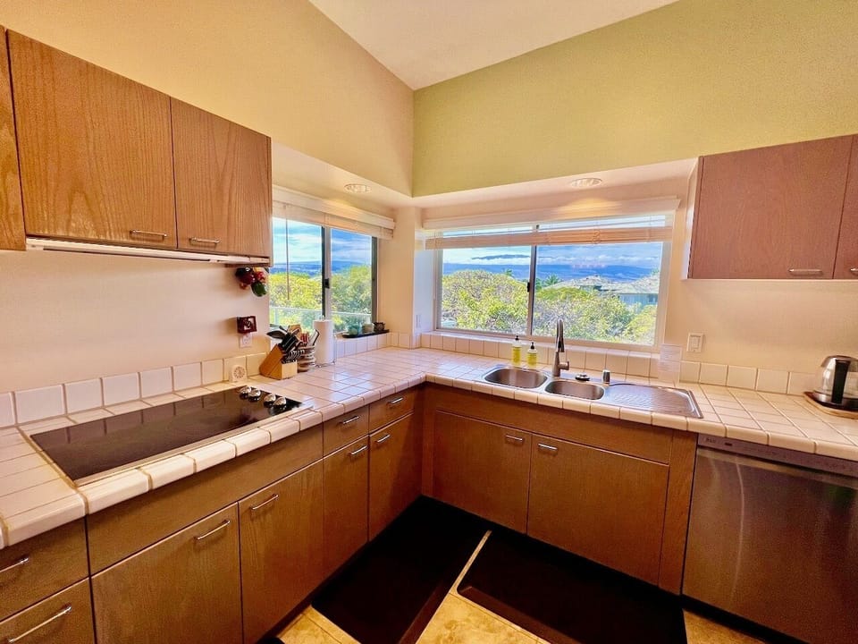 KITCHEN WITH VIEWS OF THREE VOLCANOES AND A-BAY