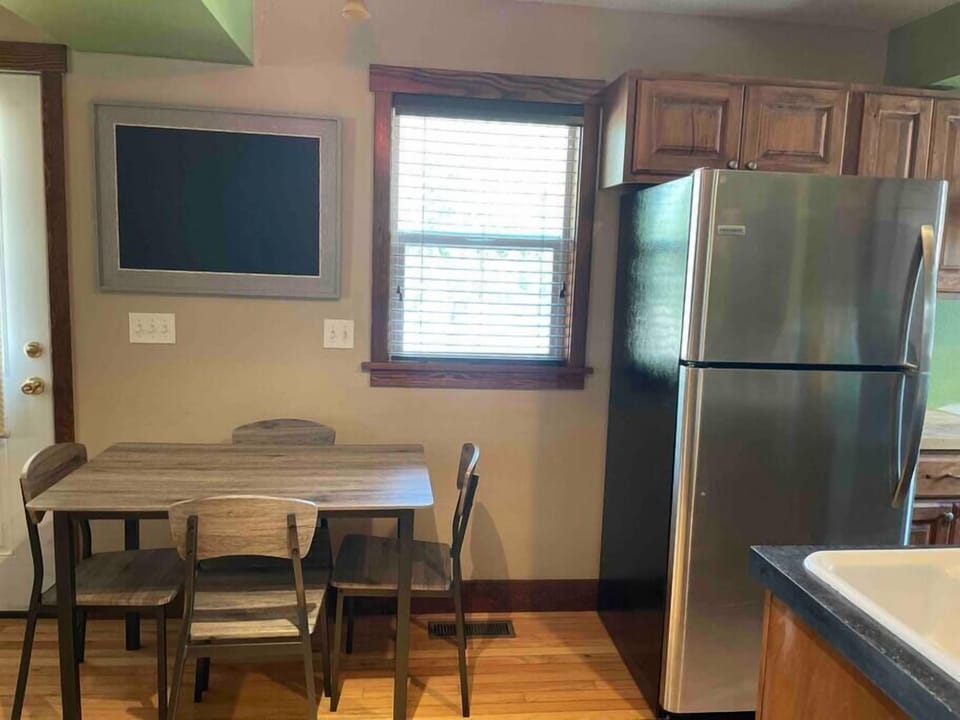 D7c5f243 51a2 45fb 8561 5c9cf8c3f6b0