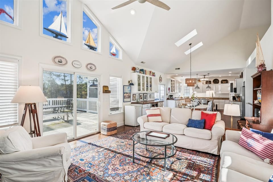 Main Level,Living Room,