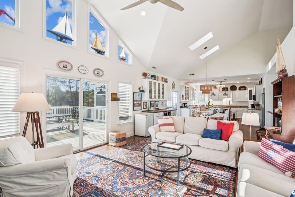 Main Level,Living Room,