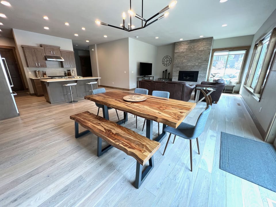 Luxury Modern Mountain - Main Living Space