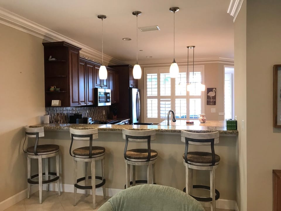 Kitchen bar