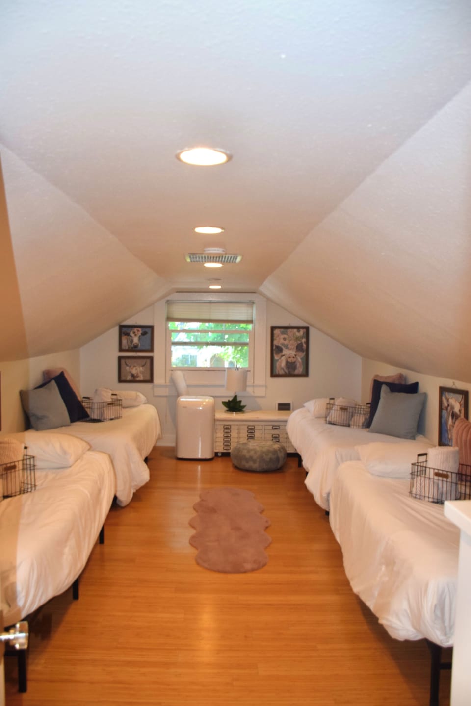 “Bunk Room” with 4 Twin Beds (Bedroom 4)