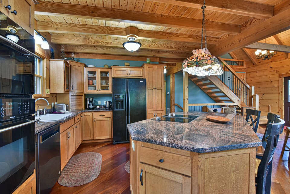 SIDE OF KITCHEN
