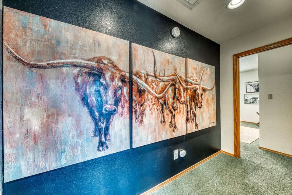 Longhorn Trail - Hallway between the 2 suites downstairs