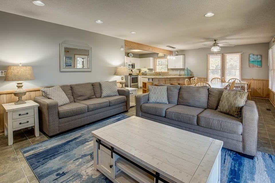 Mid-Level Great Room with Deck Access