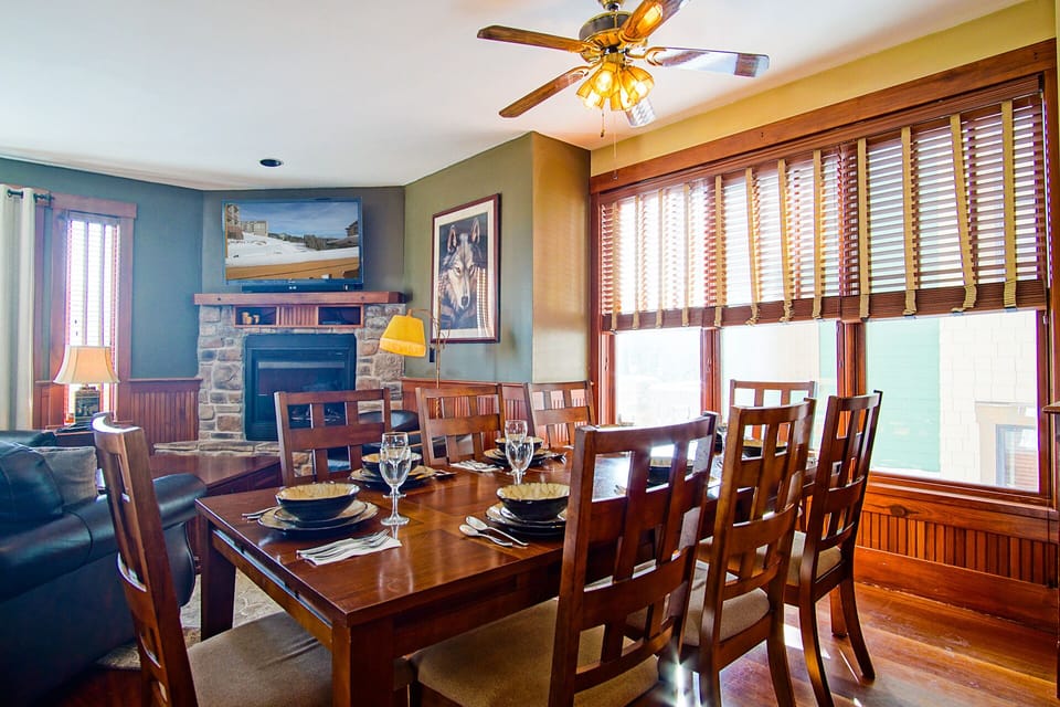 The dining room is located on the 2nd level.