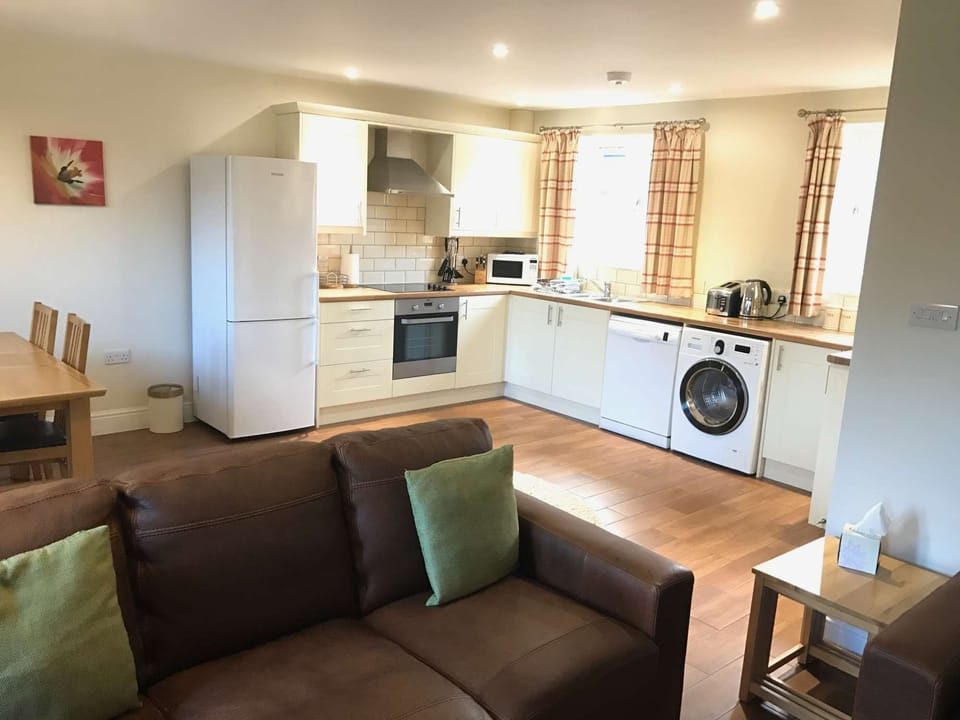Kitchen with washing machine/dishwasher etc