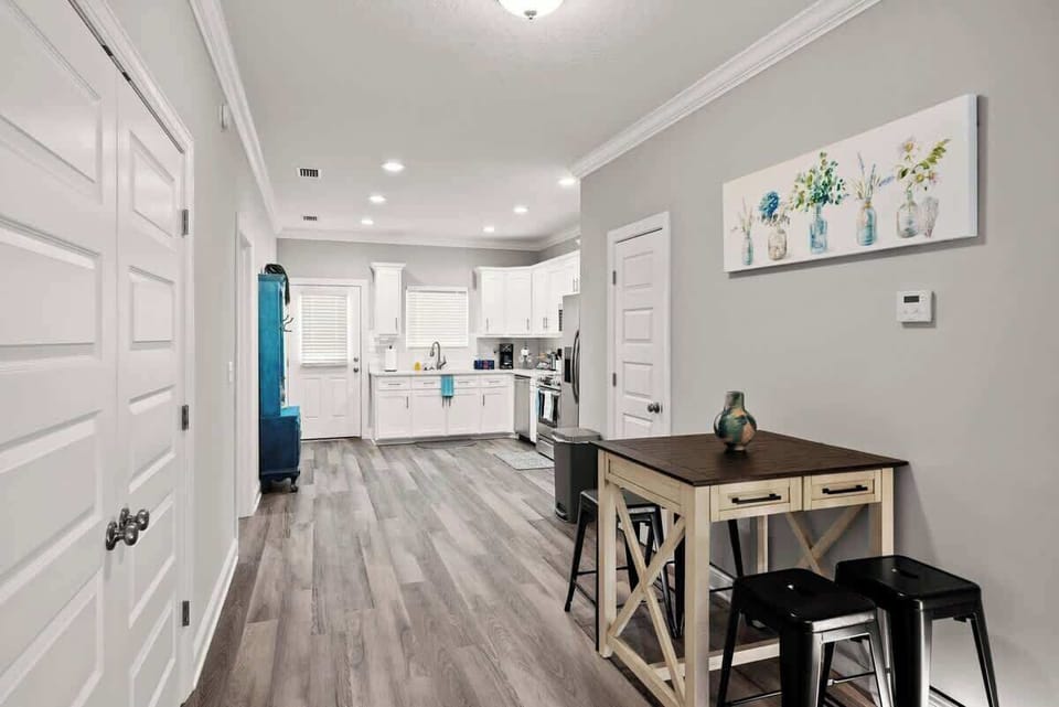 Spacious dining area and kitchen