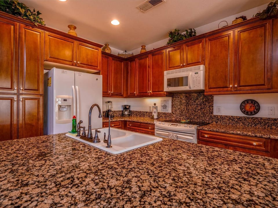 The kitchen counter at Condo 92 features bar stool seating for two — a convenient spot for quick breakfasts or morning coffee.