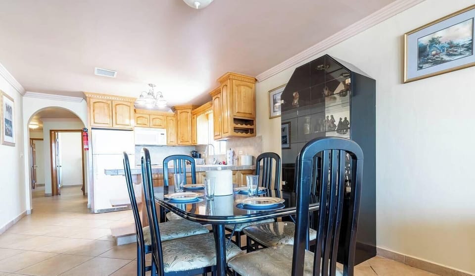 Jerry`s condo 4 in Villa las Palmas San Felipe - dinner table to kitchen