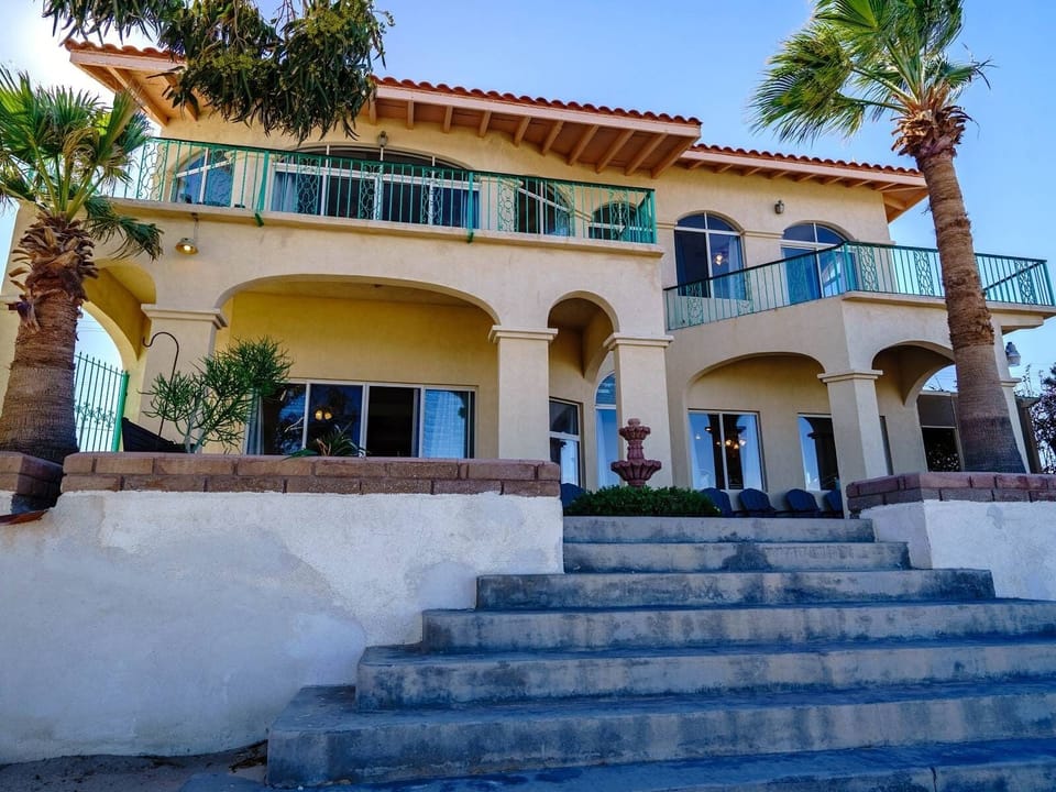 Spacious 6-bedroom beachfront home in San Felipe Baja California Mexico — perfect for large groups, steps from the Sea of Cortez.