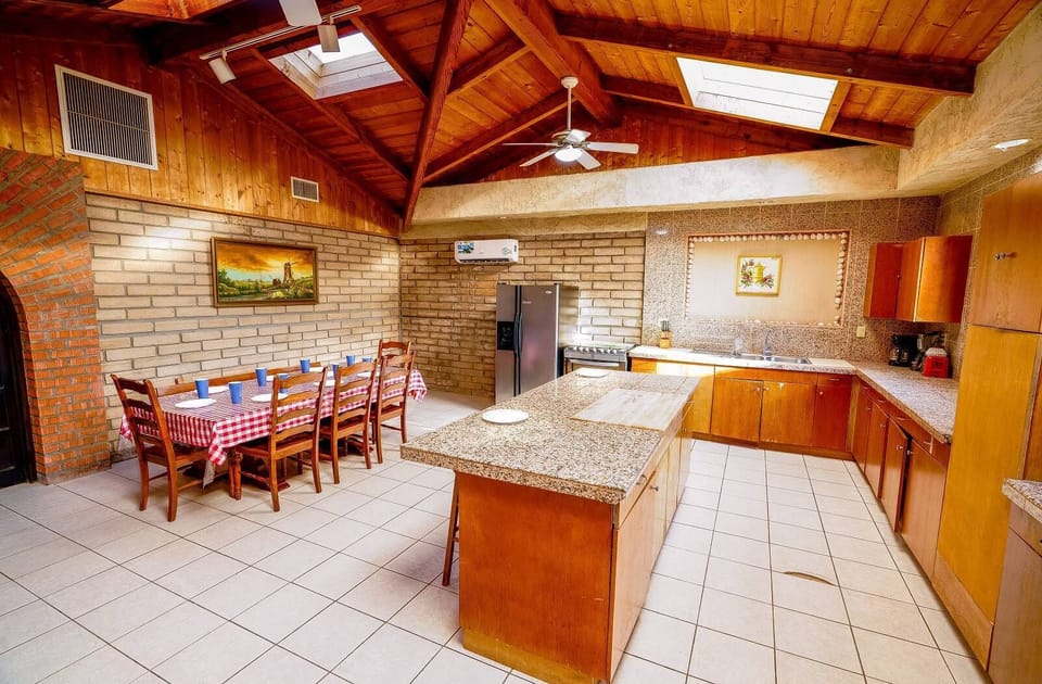 Giant Beach House Rental Vacation Percebu House San Felipe Mexico - kitchen