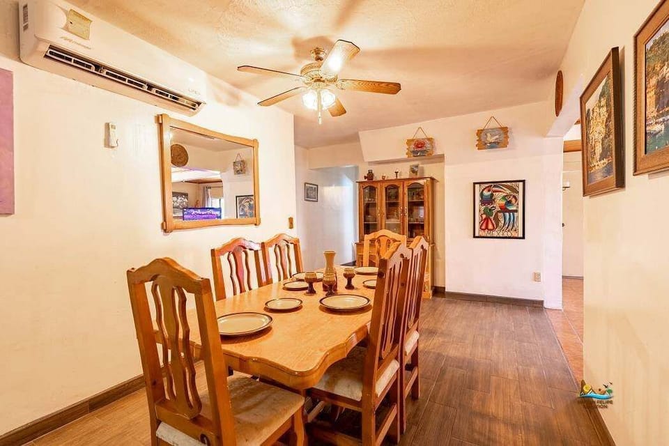 Gather around the dining area at Casa Oasis in downtown San Felipe Baja California — perfect for family dinners.