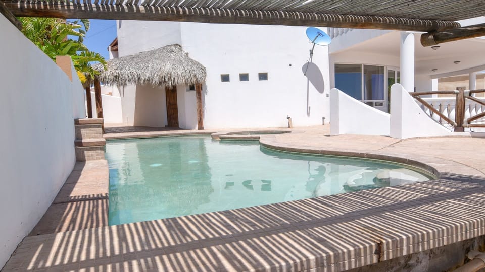 See the crystal-clear water from every angle. This pool view of Casa Blanca vacation rental in San Felipe Baja California Mexico shows you exactly where you'll be cooling off.
