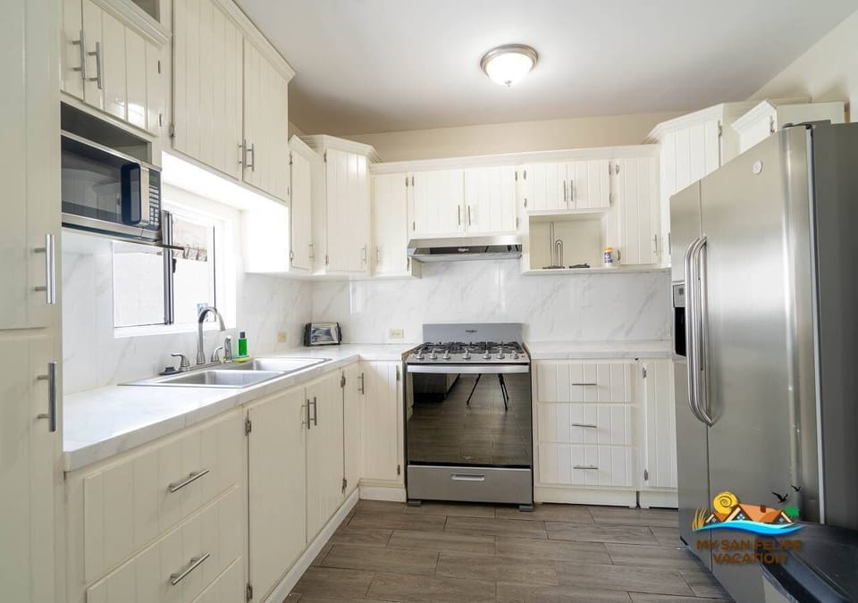 Casa Tom in San Felipe Downtown rental home - kitchen