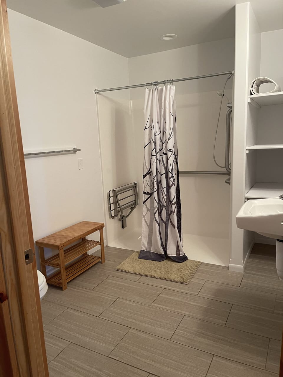 Walk in shower with bench.