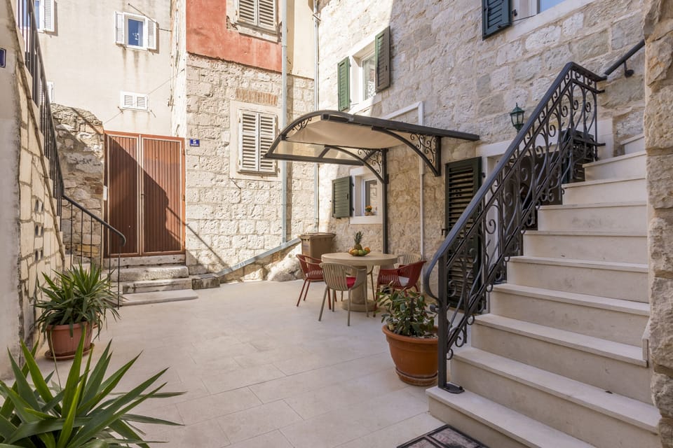 Villa Erede, outdoor sitting area.
