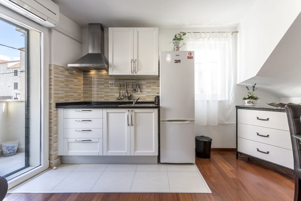 Kitchenette.