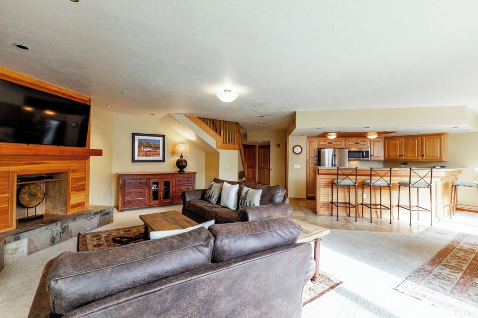 Living Room / Kitchen