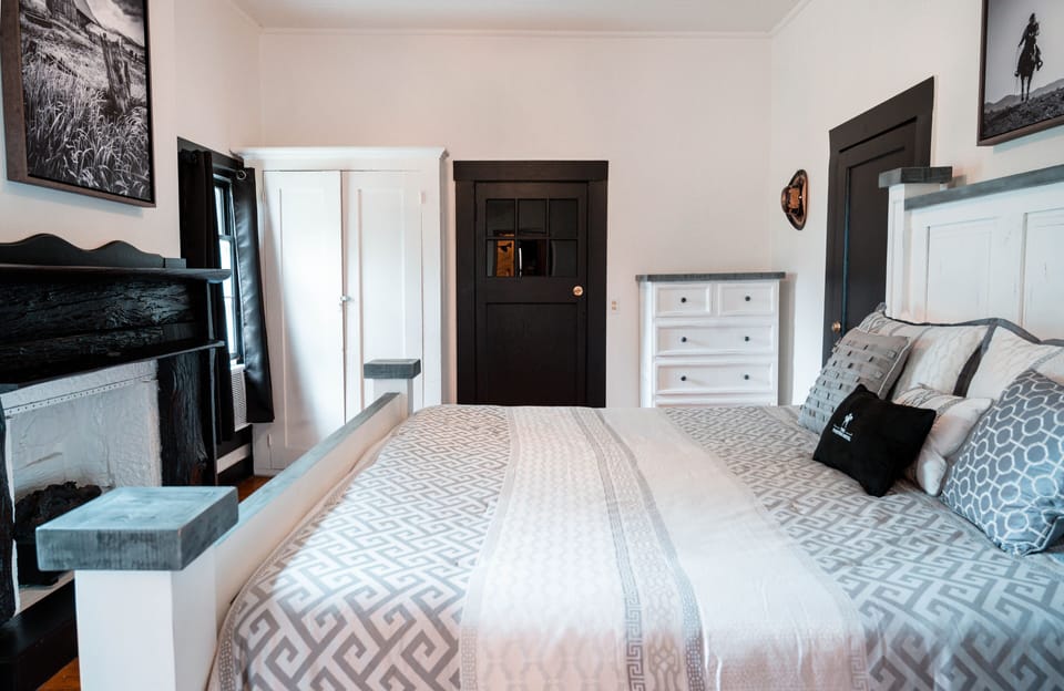 Master Suite - King Size Bed