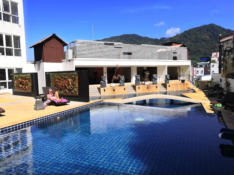 Patong sea view studio- condo with pool, parking (14994)