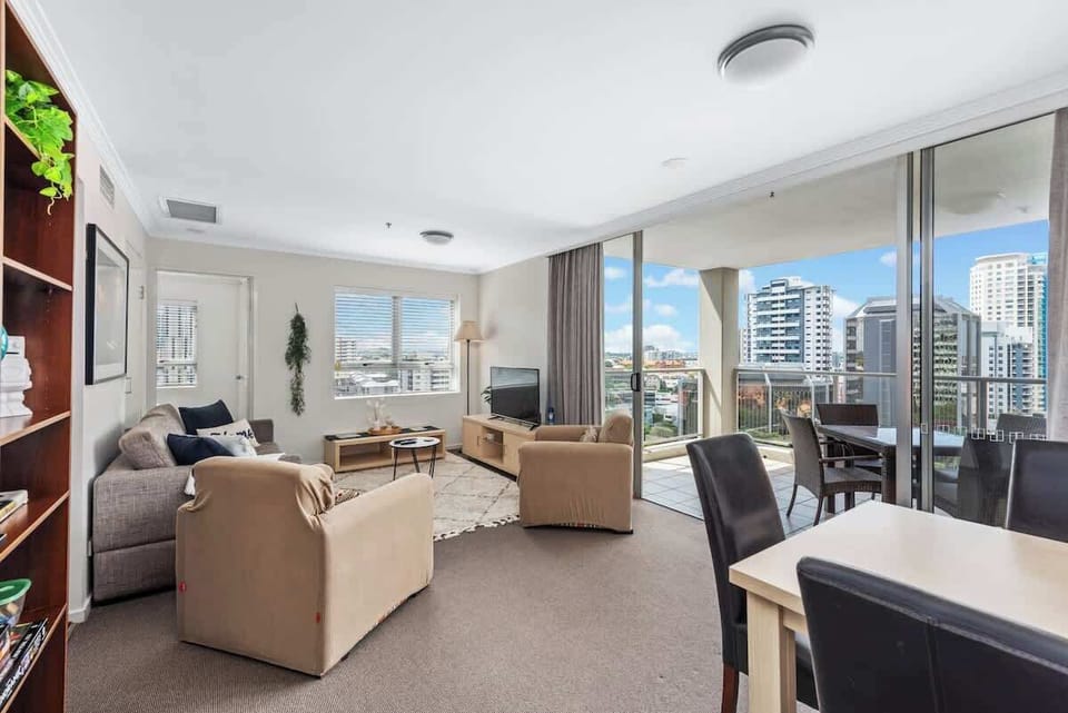 Wow! Open plan Dining (inside + out), lounge, kitchen...
