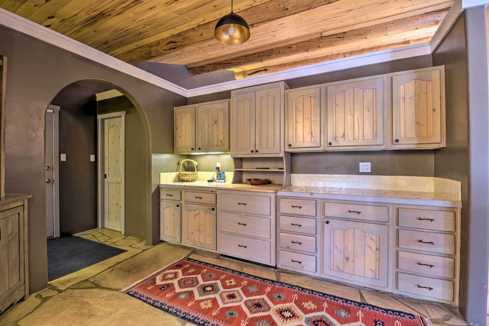 Kitchen | Crockpot | Blender | Keurig Coffee Maker + Grinder