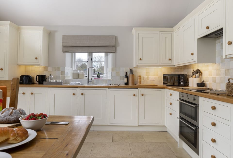 Ground floor: Fully equipped kitchen