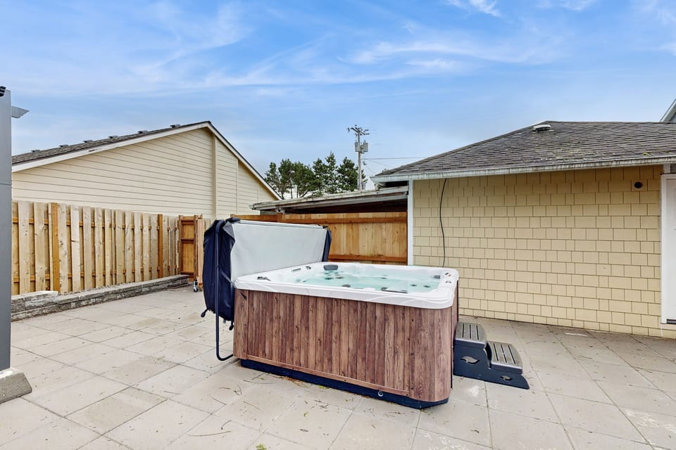Outdoor spa tub
