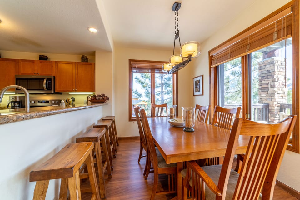 Dinning Room with bar seating
