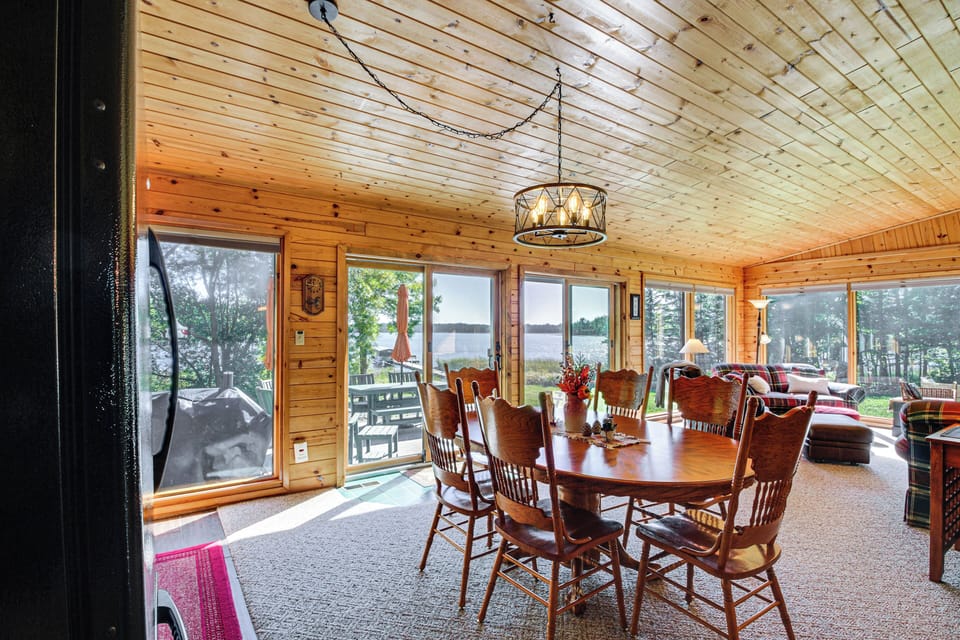 Dining Table | Dishware & Flatware Provided