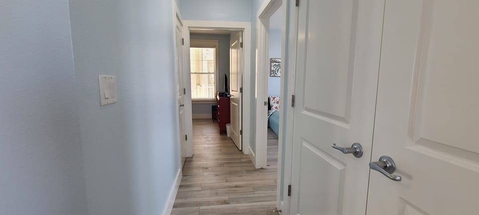 Hallway to bedrooms.