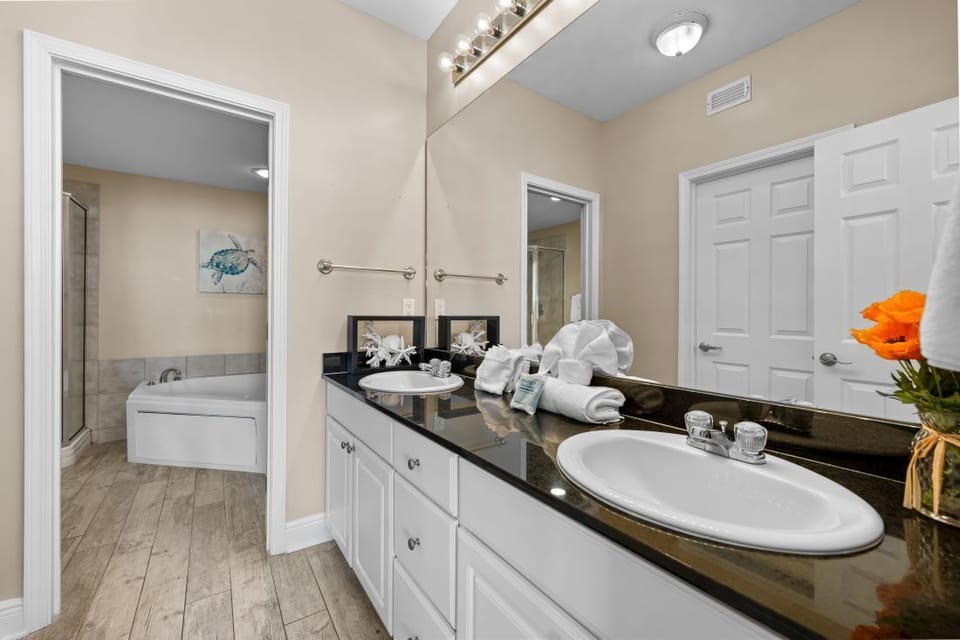 15 SAN1706 Primary Bathroom