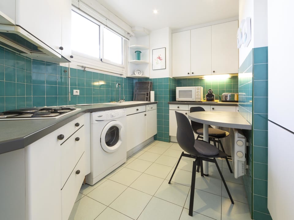 fitted independant kitchen
