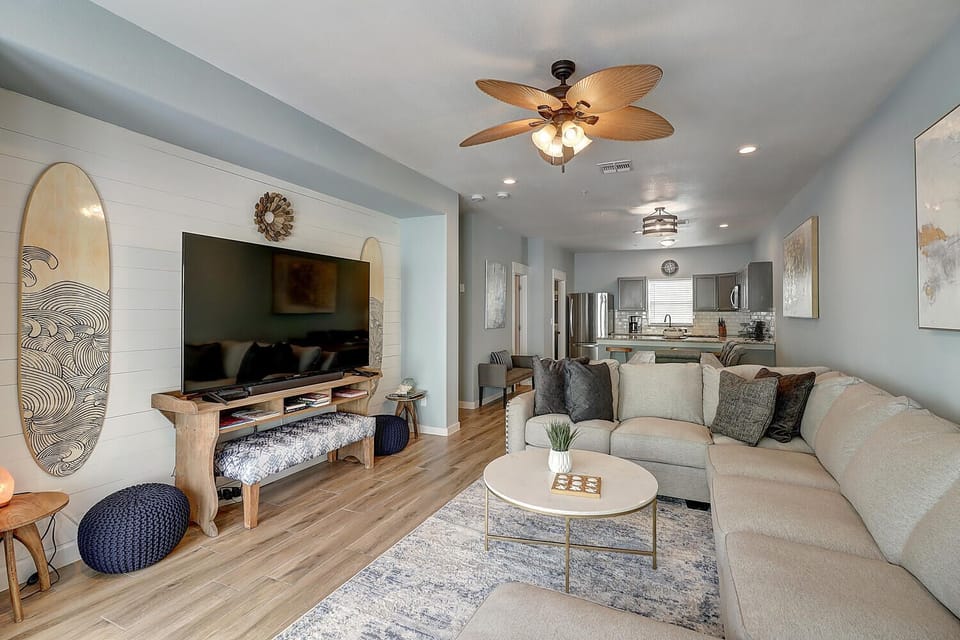 Living Area - Cozy living area with cute coastal décor!