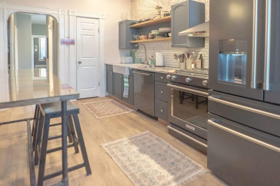Modern appliances and cookware are sure to make your cooking experience a treat