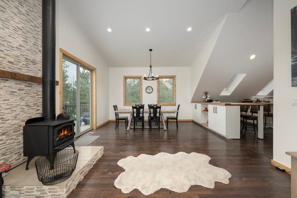 Open & Well Lit Kitchen/Dining Area