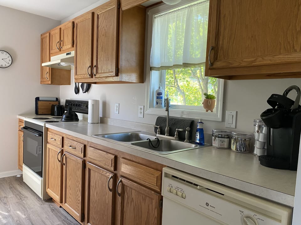Fully equipped kitchen with all major appliances, Keurig coffee maker, microwave