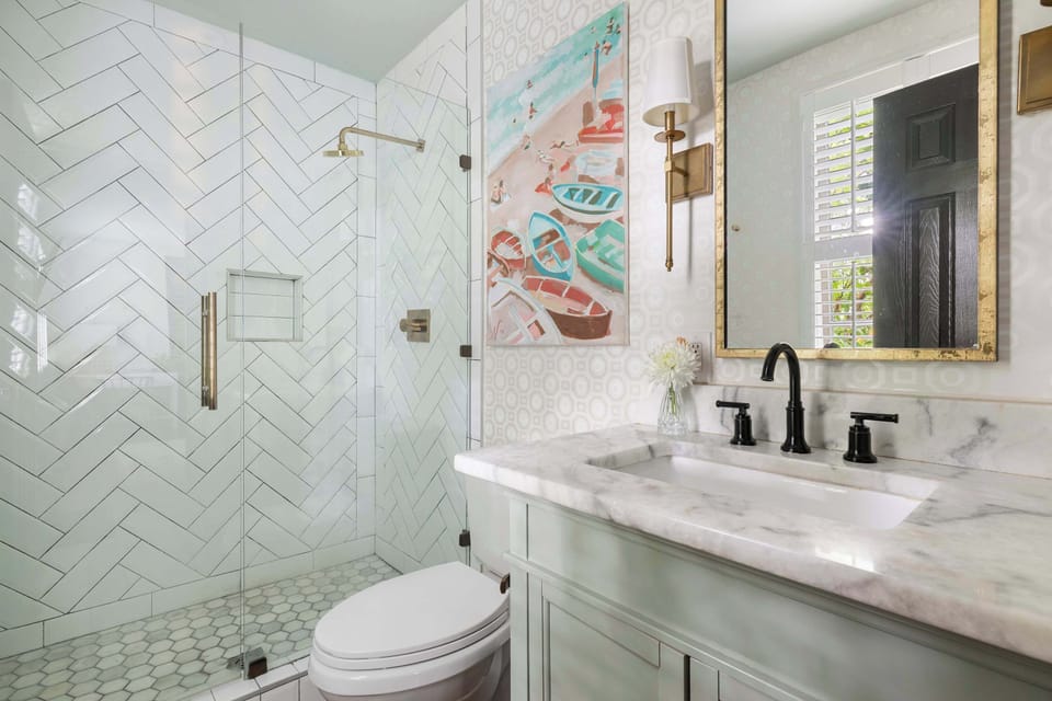 Bathroom: Walk-In Shower 
