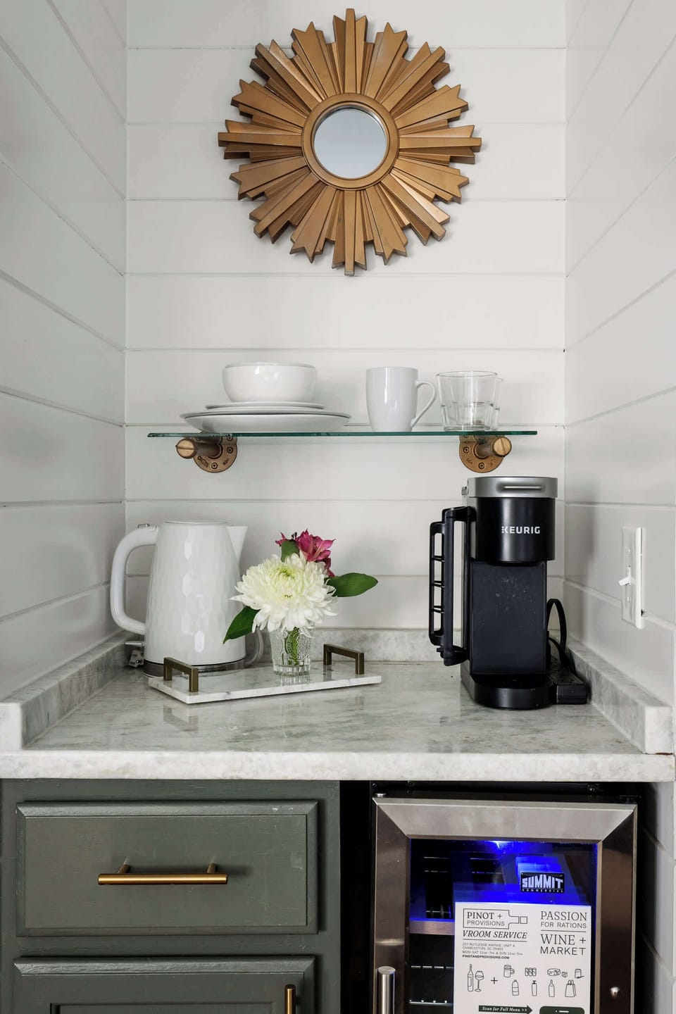 Kitchenette w/ Keurig 