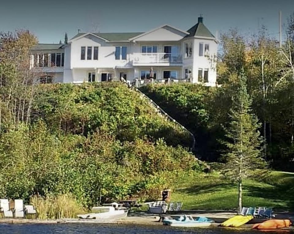 Waterfront Cottage with Beach