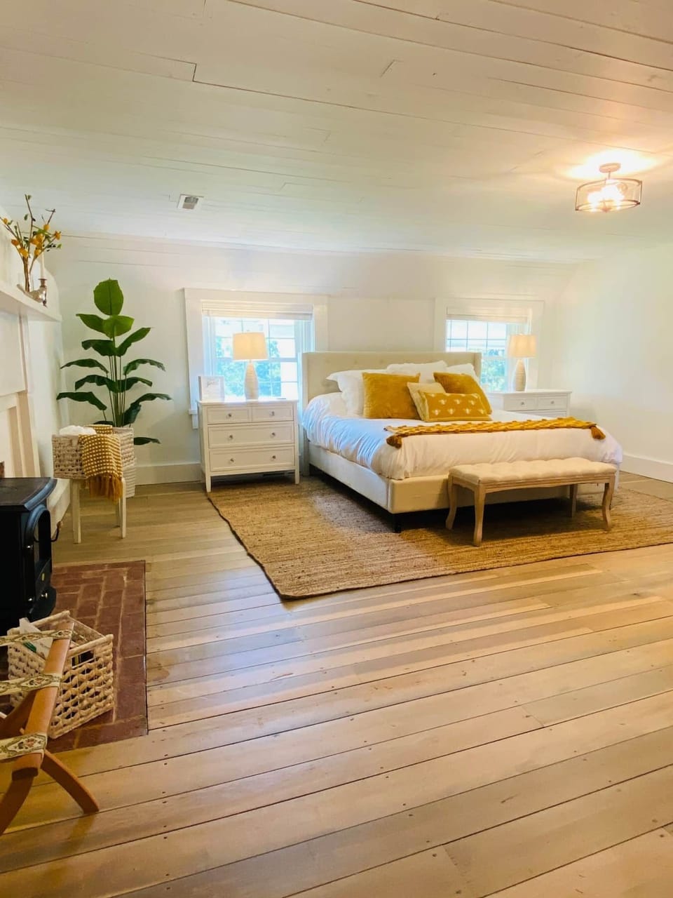 The Honey Room - provides a king sized bed and views of the front of the property.