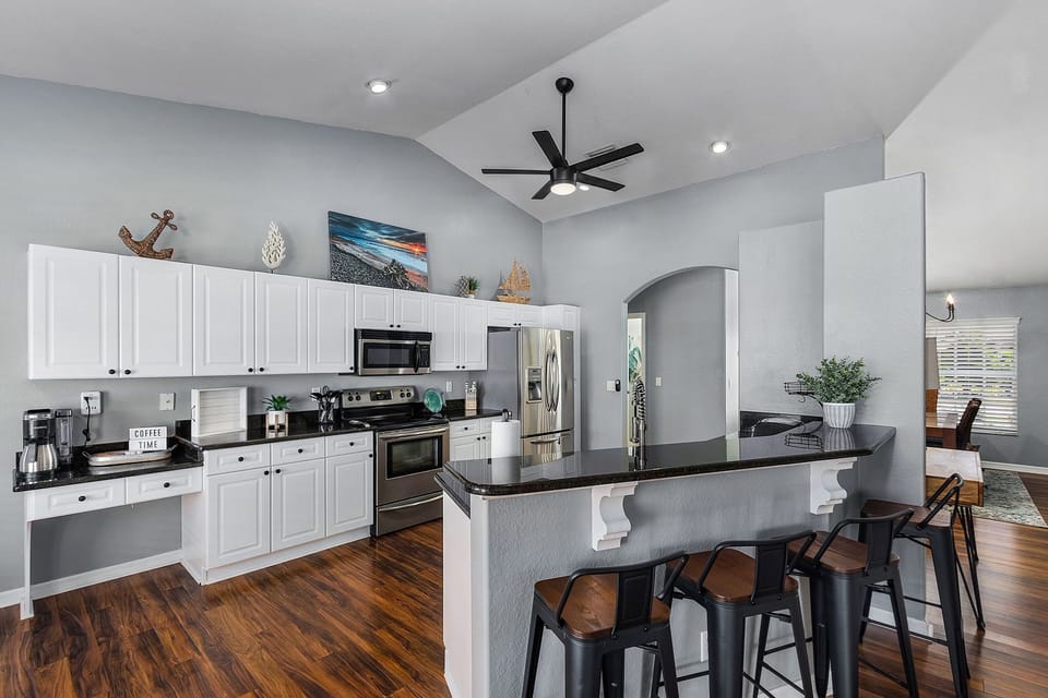 Full stainless steel kitchen appliances and every gadget any chef needs!