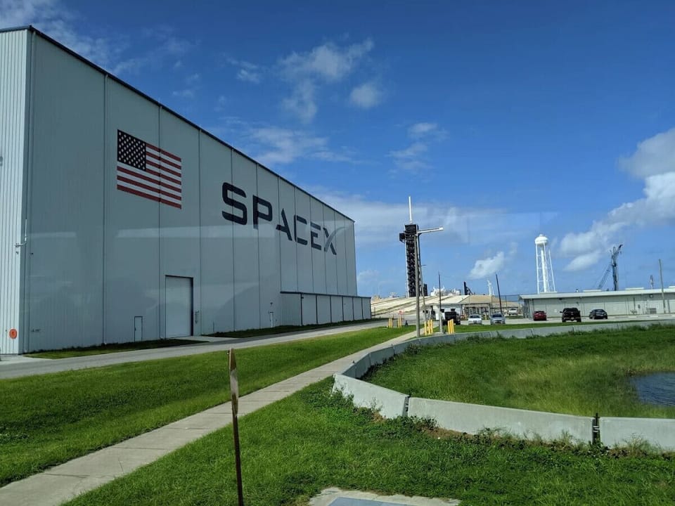 (9) Kennedy Space Center - Space X